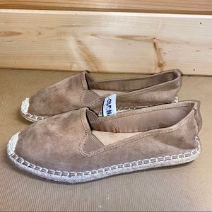 Old Navy Size 9 Espadrille Slip On Shoes (NWT)